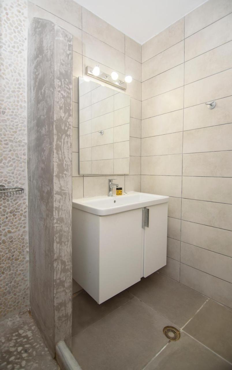 Muses Apartment เอเกียลิ ภายนอก รูปภาพ